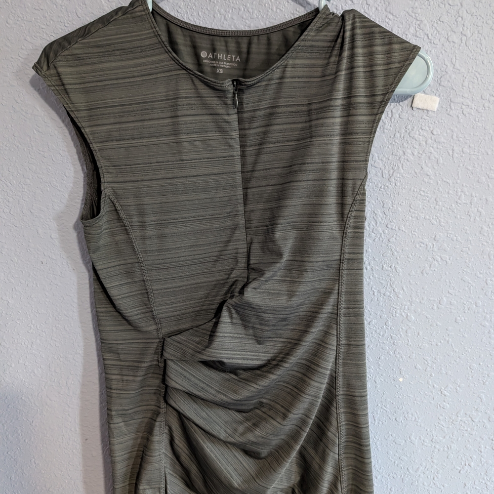 Athleta Green Ruched Sleeveless Blouse with Mandarin Collar